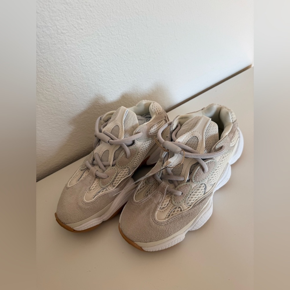 New Yeezy 500 sneakers women’s 100% authentic - Picture 2 of 10